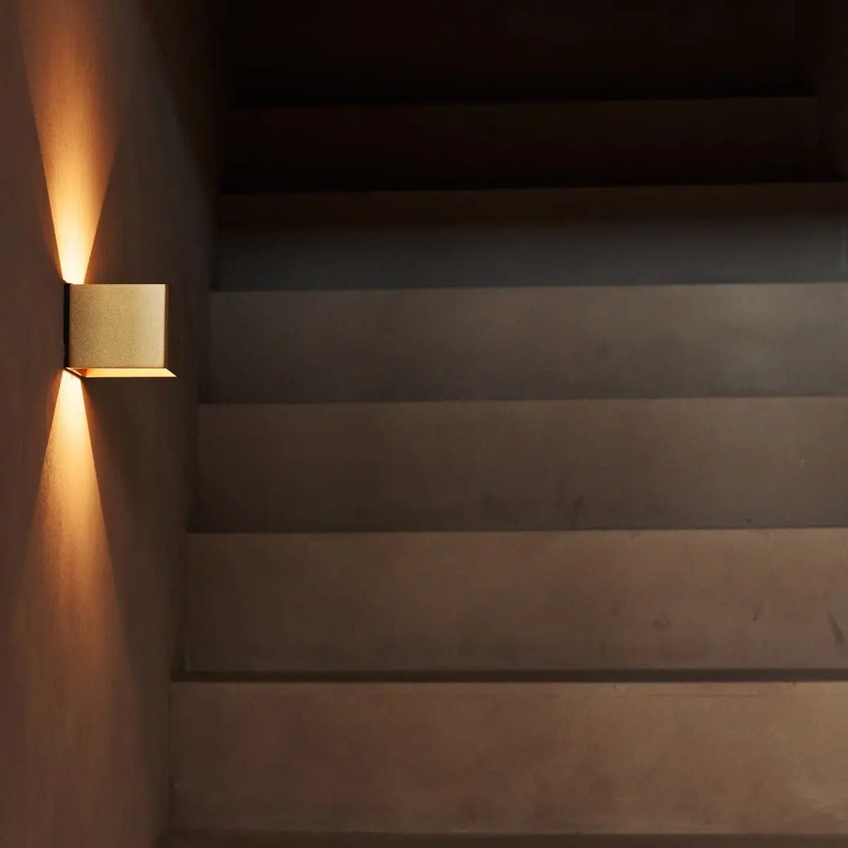 Tess Gold Rechargeable Wall Lamp – Motion sensor, 20 Different Light Modes, Dimmable, Magnetic Suspension System Lamp & Including Remote Control-2