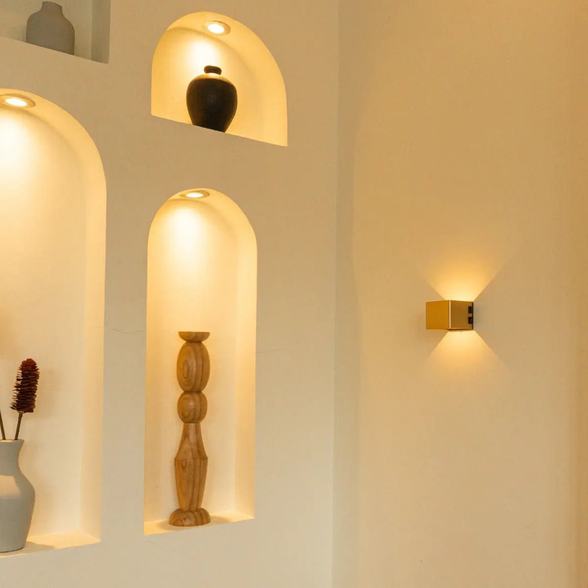 Tess Gold Rechargeable Wall Lamp – Motion sensor, 20 Different Light Modes, Dimmable, Magnetic Suspension System Lamp & Including Remote Control-3