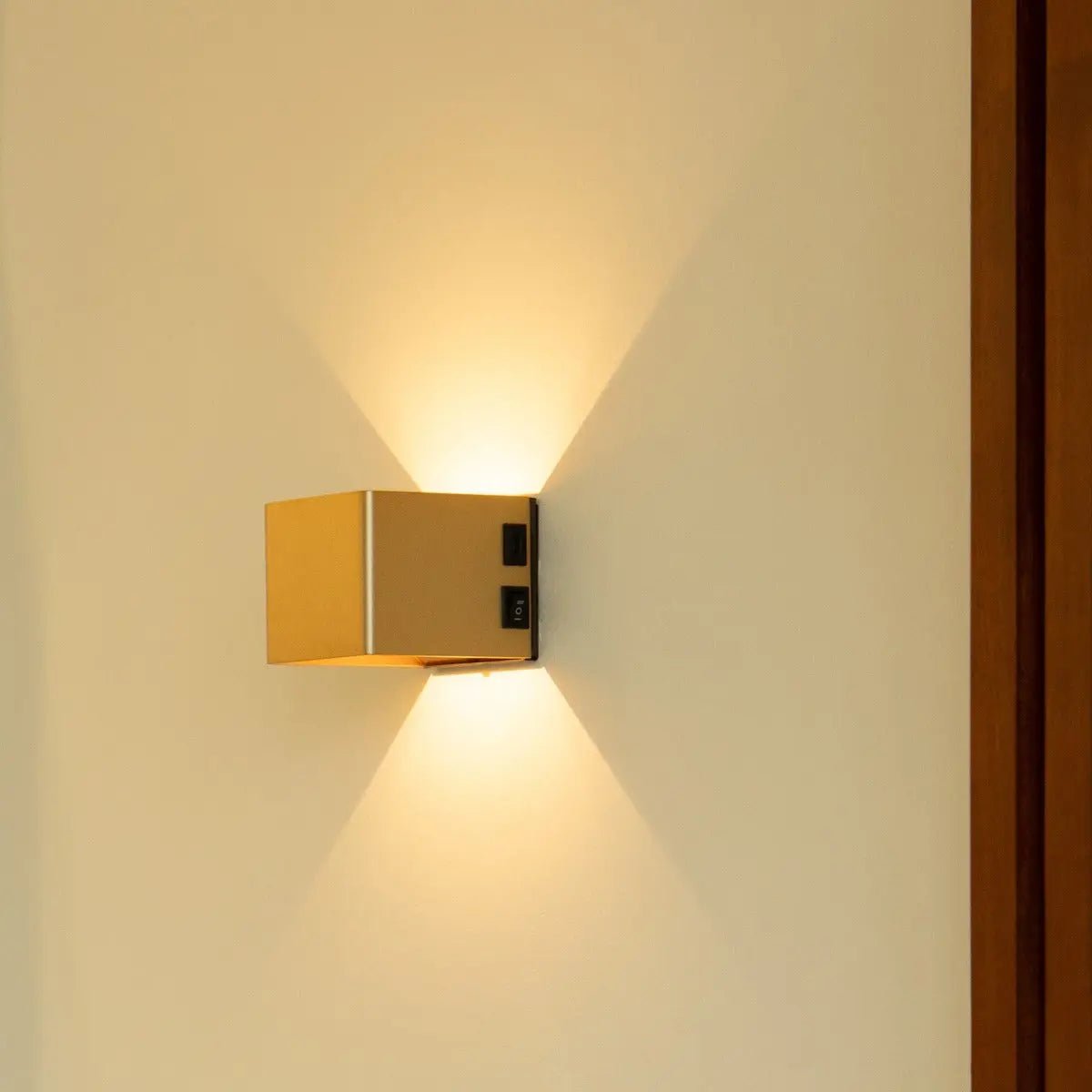 Tess Gold Rechargeable Wall Lamp – Motion sensor, 20 Different Light Modes, Dimmable, Magnetic Suspension System Lamp & Including Remote Control-4